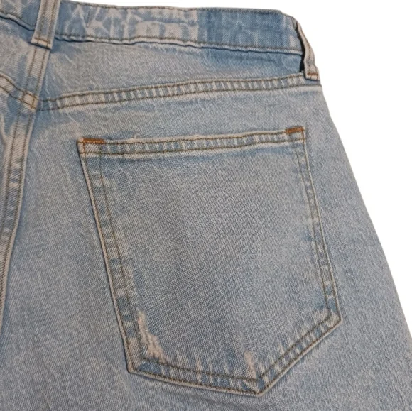 A&F Curve Love 90s Relaxed Fit High Rise Jeans Light Wash - Picture 9 of 15